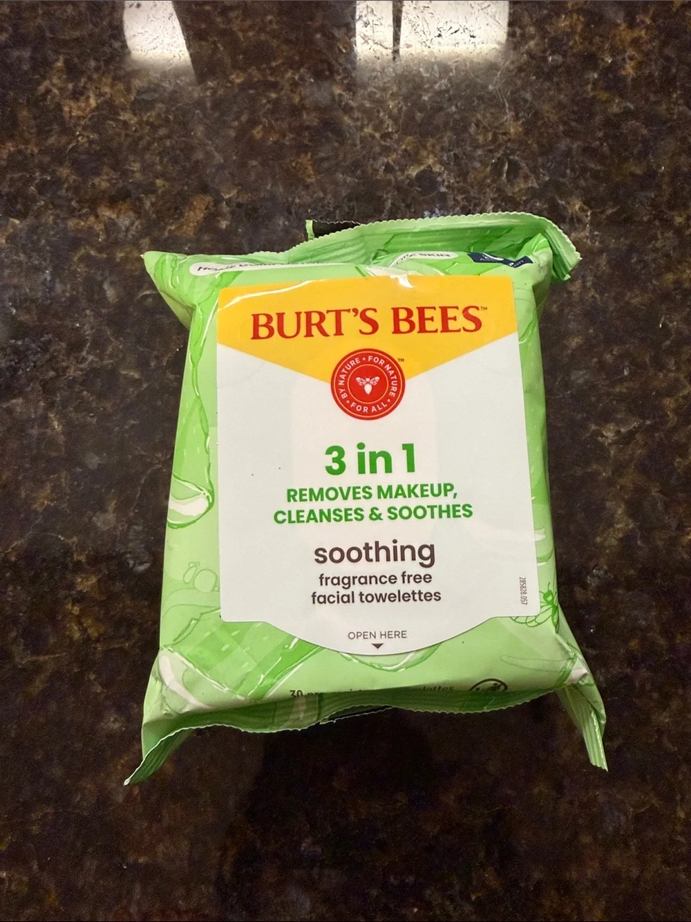 Burt's Bees Soothing 3-in-1 Facial Towelettes - 30 towelettes - New